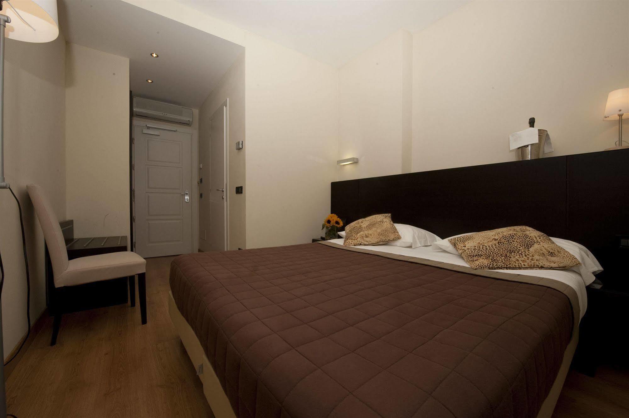 Hotel Serenella Μπαβένο Εξωτερικό φωτογραφία